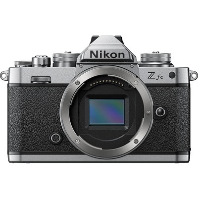 Fotocamera mirrorless Nikon Z fc silver + ottica 18-140 VR + SD 64GB