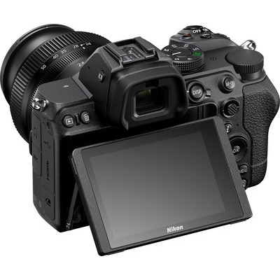 Fotocamera mirrorless Nikon Z5 con obiettivo Nikon Z 24-50mm f/4-6.3 + adattatore FTZ