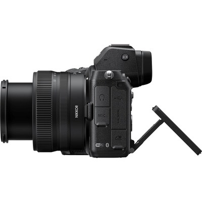 Fotocamera mirrorless Nikon Z5 con obiettivo Nikon Z 24-50mm f/4-6.3