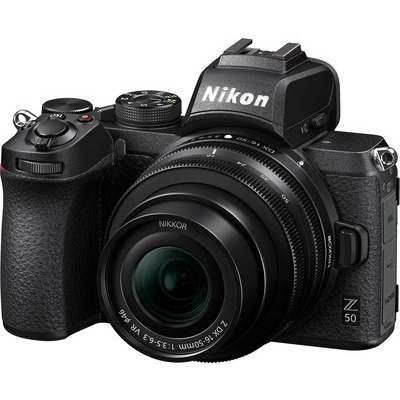 Fotocamera mirrorless Nikon Z50 con obiettivi Nikon Z DX 16-50mm f/3.5-6.3 VR e Nikon Z DX 50-250mm f/4.5-6.3 VR