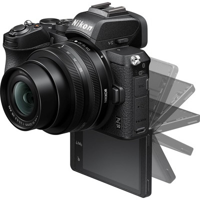 Fotocamera mirrorless Nikon Z50 con obiettivo Nikon Z DX 16-50mm f/3.5-6.3 VR