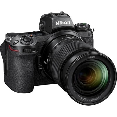 Fotocamera mirrorless Nikon Z6 II + ottica Nikkor Z24-70mm f/4S