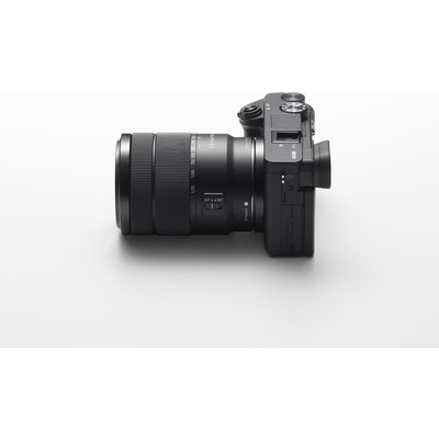 Fotocamera Mirrorless Sony Ilce 6400 con 18-135mm 3.5-5.6 OSS