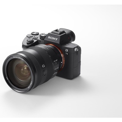 Fotocamera mirrorless Sony Ilce 7M3 obbiettivo 28-70 3.5-5.6 OSS