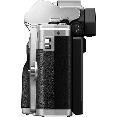 Fotocamera Olympus E-M10 IV + obiettivo 14-42 f/ 3.5-5.6 EZ colore silver reflex
