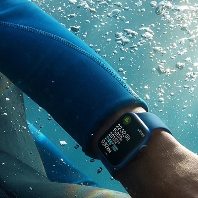 Smartwatch Apple Watch Serie 7 GPS cassa 41mm in alluminio verde con cinturino sport verde