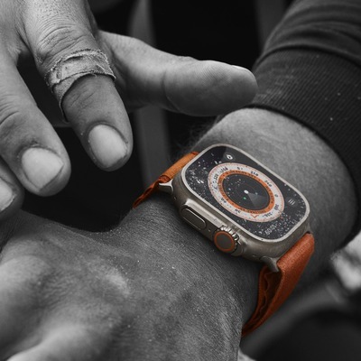 Smartwatch Apple Watch Ultra GPS+Cellular cassa 49mm in titanio con cinturino trail loop taglia M/L black/gray nero/grigio